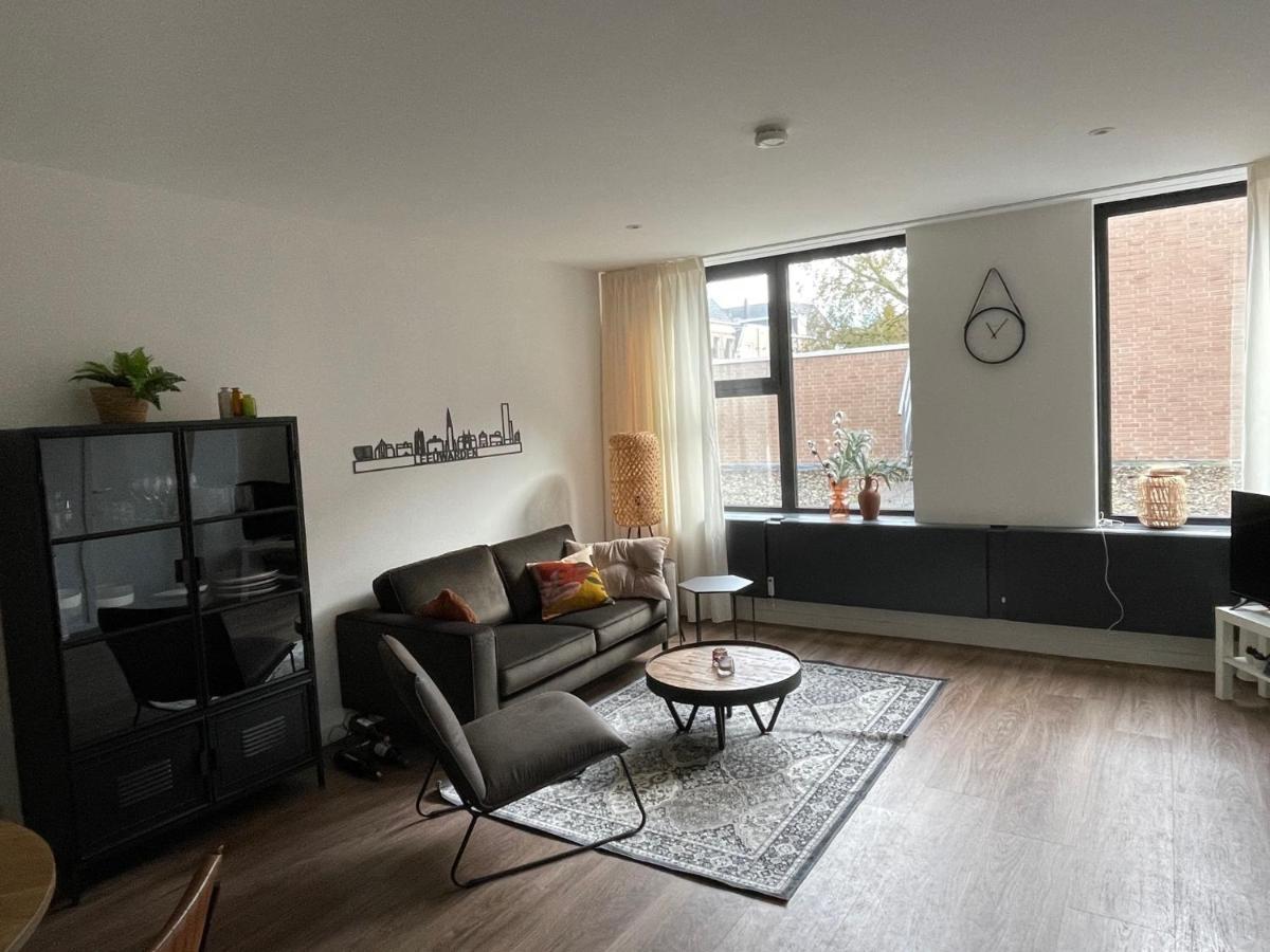 Stadslogies In Leeuwarden Bagian luar foto